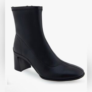 Aerosoles Corinda ankle boots in black, size 8 Wide.